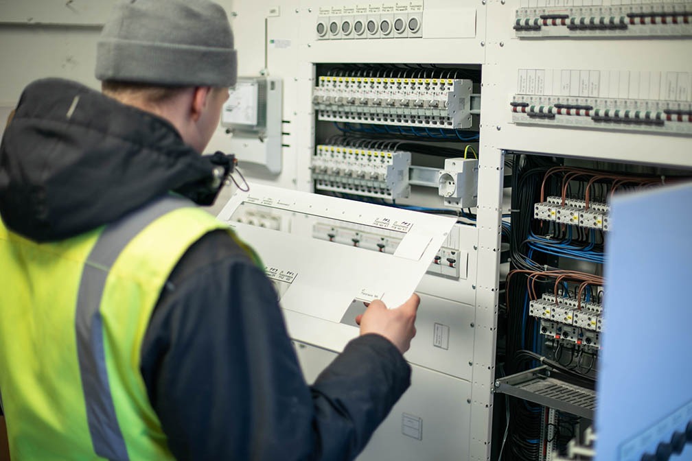 Optima Talotekniikka staff member working in the maintenance of electrical work